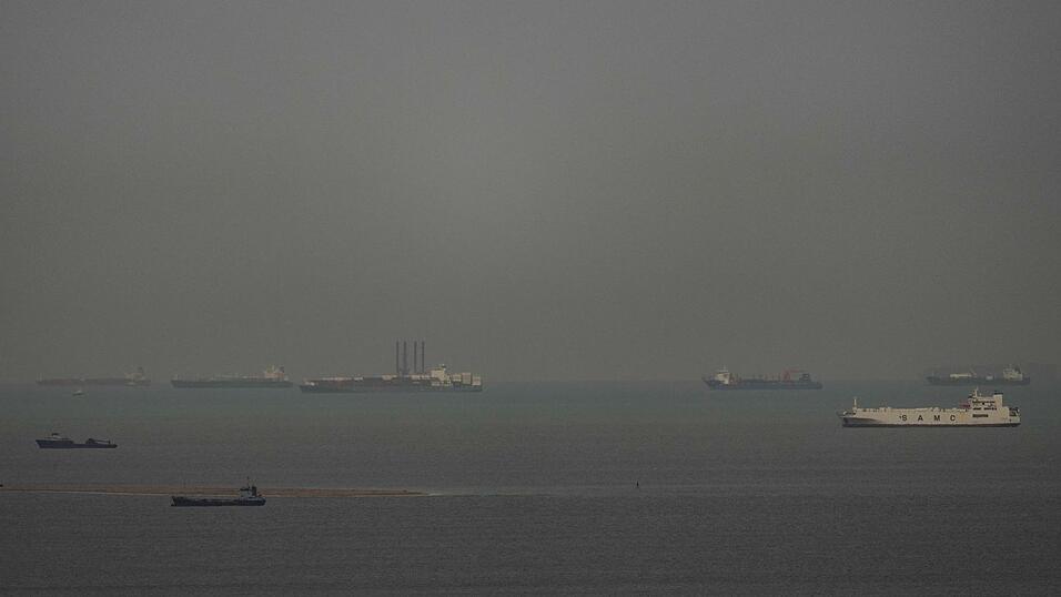 Die Schifffahrt wird durch den Iran-Krieg weiterhin massiv behindert.