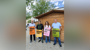 Das Bürgerfest werde von vielen Machern und Entscheidern gemeistert, so Bürgermeister Hans Greil (l.). Er freut sich mit Bauhofleiter Ludwig Bielmeier, Tourismus-Chefin Monika Häuslmeier und Florian Voitl vom Ordnungsamt auf das „Fest des Jahres“. Das Bürgerfest werde von vielen Machern und Entscheidern gemeistert, so Bürgermeister Hans Greil (l.). Er freut sich mit Bauhofleiter Ludwig Bielmeier, Tourismus-Chefin Monika Häuslmeier und Florian Voitl vom Ordnungsamt auf das „Fest des Jahres“.