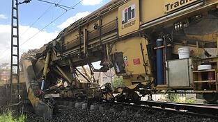 Ein 80 Tonnen schwerer Waggon ist auf Höhe der Passauer Straße entgleist. Ein 80 Tonnen schwerer Waggon ist auf Höhe der Passauer Straße entgleist.