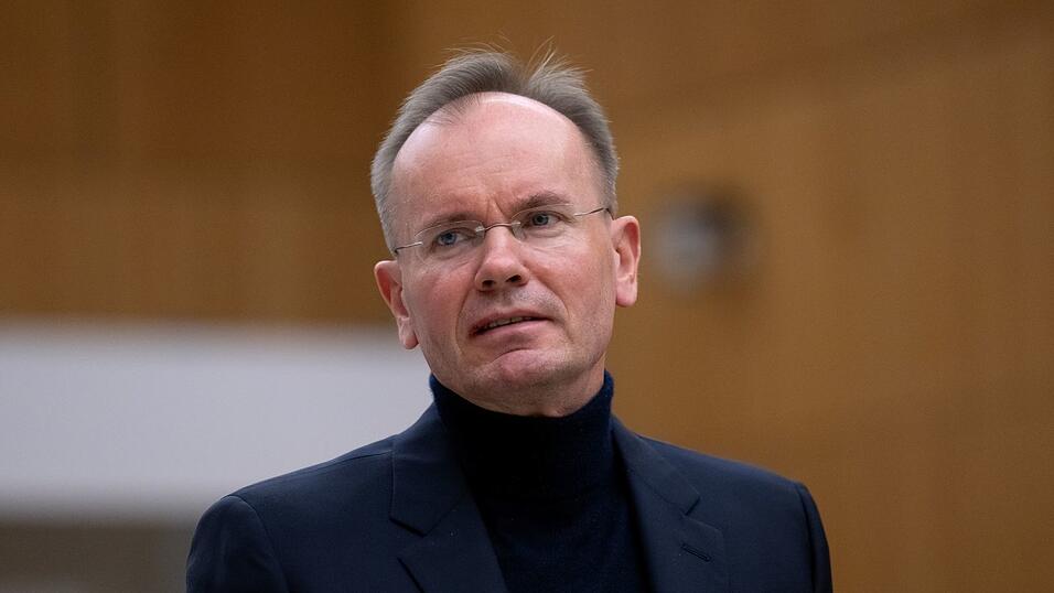 Der frühere Wirecard-Vorstandschef Markus Braun im Gerichtssaal. Die Staatsanwaltschaft hat einer Abkürzung des Verfahrens zugestimmt. (Foto: Archiv) Der frühere Wirecard-Vorstandschef Markus Braun im Gerichtssaal. Die Staatsanwaltschaft hat einer Abkürzung des Verfahrens zugestimmt. (Foto: Archiv)
