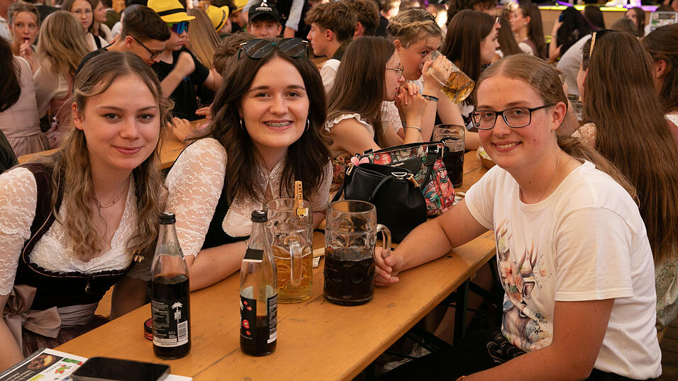 Die Partybilder vom Montag,11. August, aus dem Festzelt Nothaft. Die Partybilder vom Montag,11. August, aus dem Festzelt Nothaft.