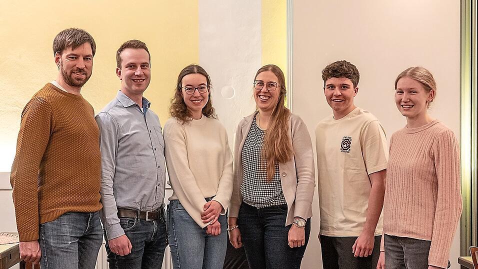 Die alte und neue Vorstandschaft des Musikvereins.