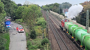 Der Motorschaden einer Diesellok sorgte am Donnerstag für eine gesperrte Bahnstrecke Regensburg - Plattling. Der Motorschaden einer Diesellok sorgte am Donnerstag für eine gesperrte Bahnstrecke Regensburg - Plattling.