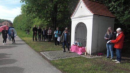 Maiandacht bei der Kapelle in Stadldorf.