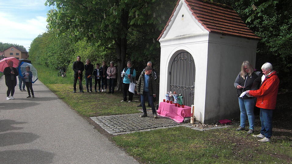 Maiandacht bei der Kapelle in Stadldorf.