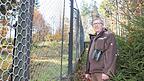 Max Schreder ist seit 2003 Tierpfleger im Nationalpark. Zu seinen Aufgaben gehört unter anderem die Instandhaltung der Zäune, wie hier beim Wolfsgehege. Max Schreder ist seit 2003 Tierpfleger im Nationalpark. Zu seinen Aufgaben gehört unter anderem die Instandhaltung der Zäune, wie hier beim Wolfsgehege.