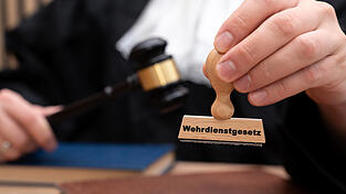 Die Demonstration am Samstag richtet sich gegen die Wiedereinführung der Wehrpflicht. Die Demonstration am Samstag richtet sich gegen die Wiedereinführung der Wehrpflicht.