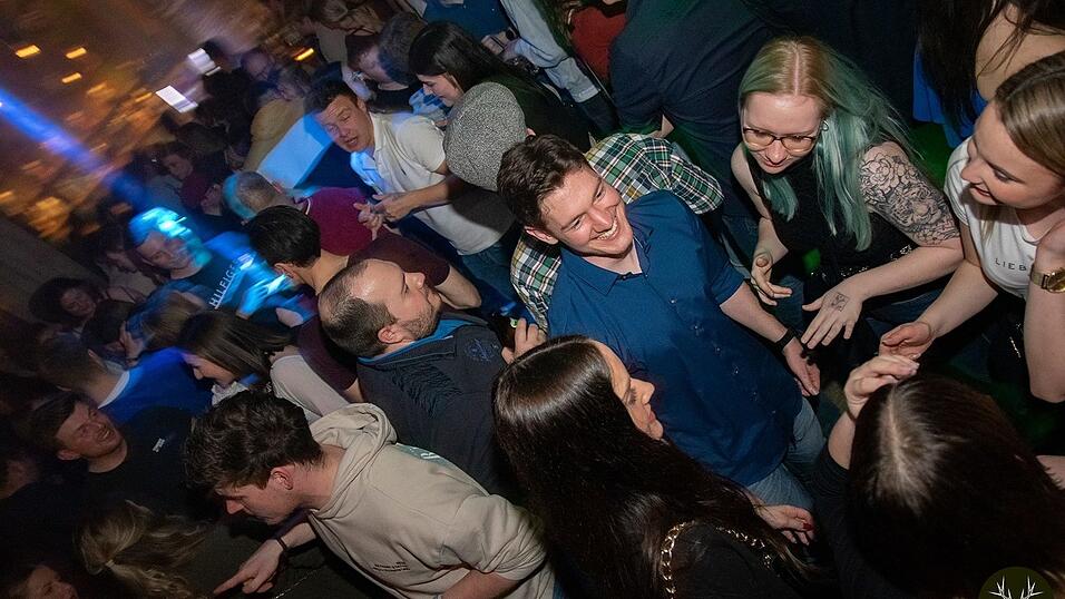 Die Stimmung bei den Partygängern am Samstagabend war prächtig. Die Stimmung bei den Partygängern am Samstagabend war prächtig.