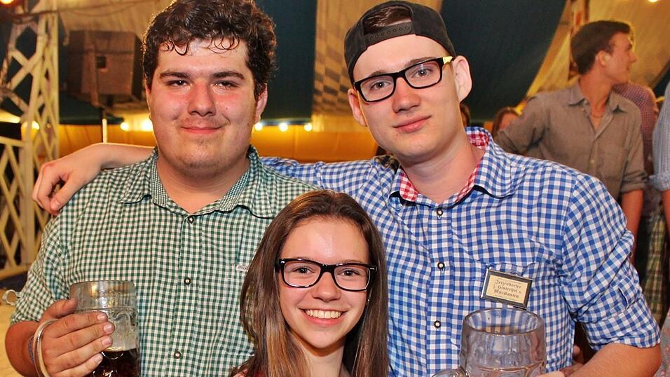 Auch am Freitag war super Stimmung am Ergoldinger Volksfest. Auch am Freitag war super Stimmung am Ergoldinger Volksfest.
