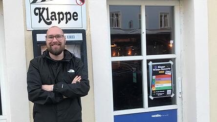 Er k&ouml;nne &bdquo;ganz gut mit Verantwortung umgehen&ldquo;, sagt OB-Kandidat Sebastian Wanner (Die Linke) von sich. F&uuml;r das Gespr&auml;ch mit der Regensburger Zeitung hat sich der leidenschaftliche Schafkopfspieler die &bdquo;Klappe&ldquo; ausgesucht, die genossenschaftlich gef&uuml;hrte Kneipe in Stadtamhof.