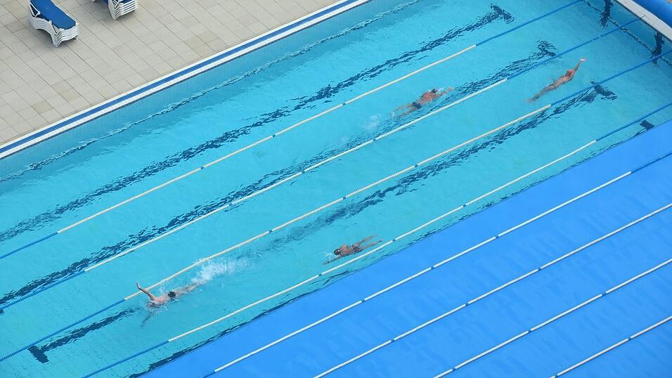 Beim Ausdauertraining im Wasser schonen Sportler ihre Gelenke.