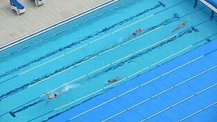 Beim Ausdauertraining im Wasser schonen Sportler ihre Gelenke.