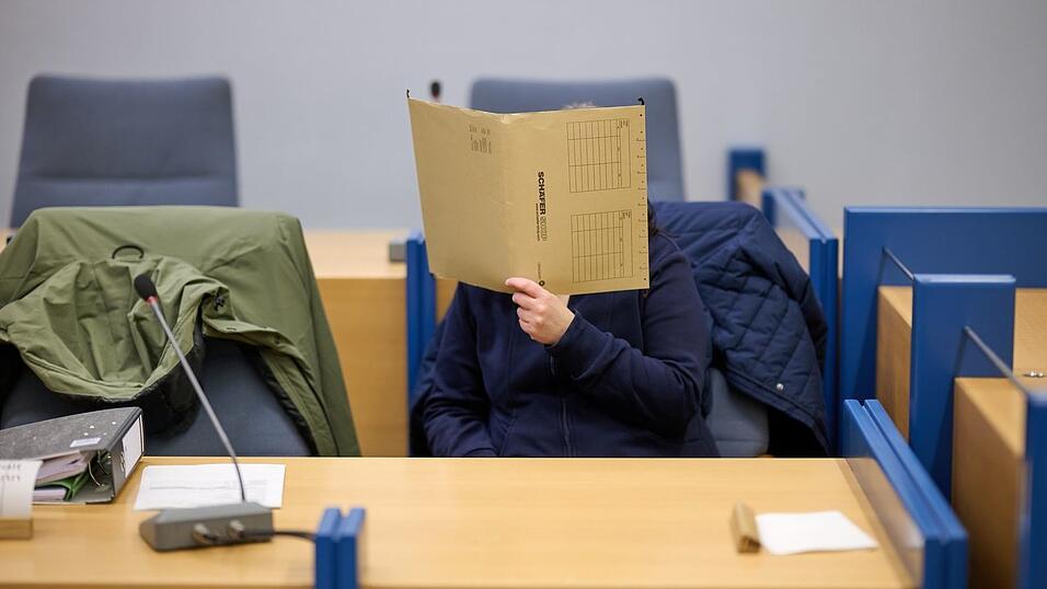 Der Prozess begann ohne den angeklagten Großvater Der Prozess begann ohne den angeklagten Großvater