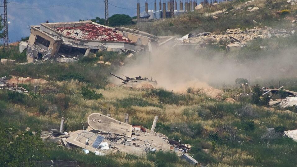 Israel rückt im Süden weiter vor auch jenseits des Flusses Litani. Israel rückt im Süden weiter vor auch jenseits des Flusses Litani.