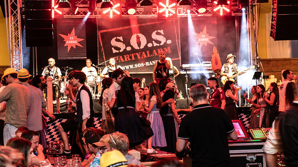 Die Partybilder vom Montag, 11. August, aus dem Festzelt Reisinger. Die Partybilder vom Montag, 11. August, aus dem Festzelt Reisinger.