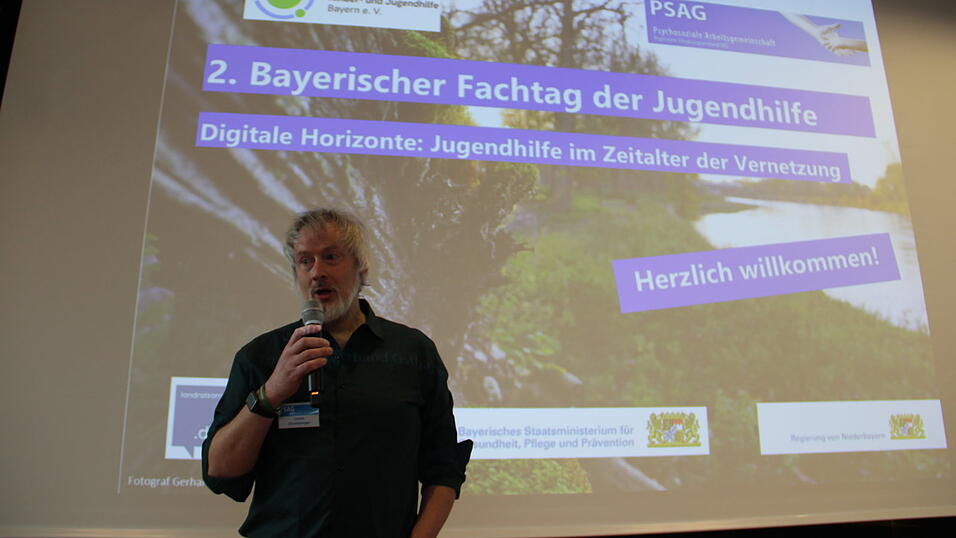 Tobias Zitzelsberger, der Gesch&auml;ftsf&uuml;hrer der Psychosozialen Arbeitsgemeinschaft, f&uuml;hrte durch den Tag.