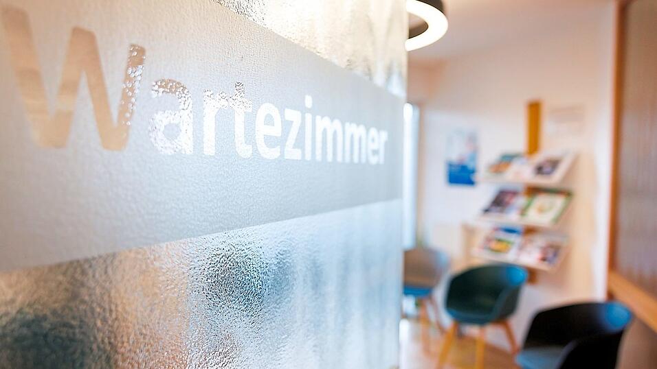Kommt es durch das Gesundheitssparpaket zu weiteren Terminengpässen und längeren Wartezeiten? Die Kassenärzte warnen davor. Kommt es durch das Gesundheitssparpaket zu weiteren Terminengpässen und längeren Wartezeiten? Die Kassenärzte warnen davor.