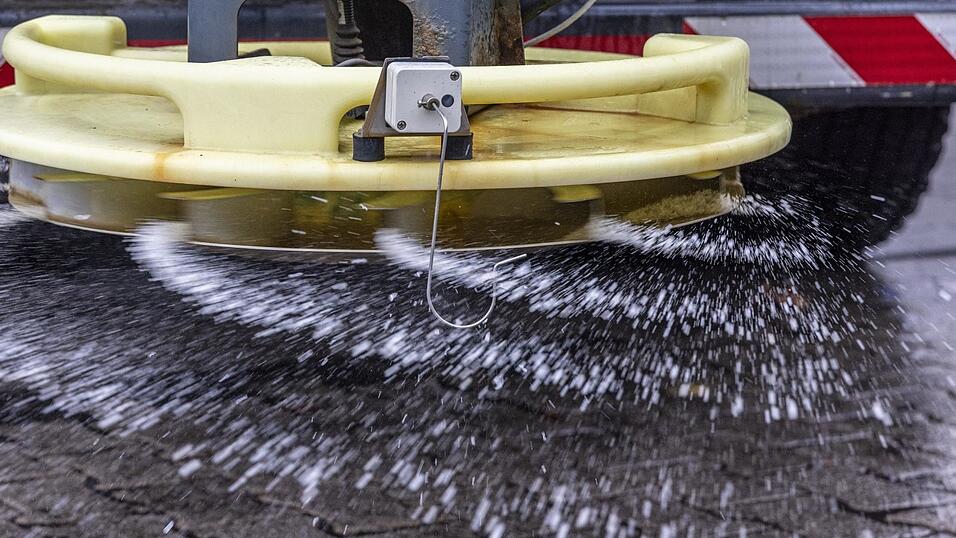 Bei Gl&auml;tte oder Schnee ist der Winterdienst gefragt. In Viechtach hat der Stadtrat im August die Anmietung eines Leihtraktors abgelehnt. Nun bef&uuml;rchtet der Bauhofleiter Engp&auml;sse.