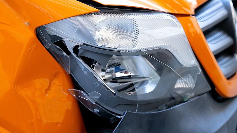 Autounfall: Kfz-Versicherungen sind deutlich teurer geworden. (Archivbild) Autounfall: Kfz-Versicherungen sind deutlich teurer geworden. (Archivbild)