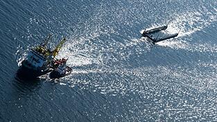 Der Schlepperverband mit dem Wal befindet sich mittlerweile vor D&auml;nemark