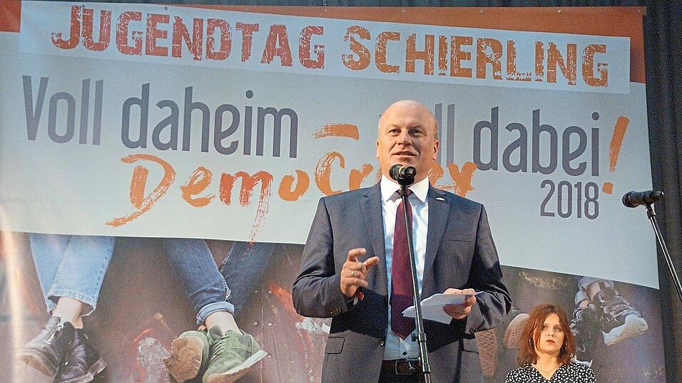 2018 fand der dritte kommunale Jugendtag in Schierling statt. Damals unter dem Motto „Voll daheim - voll dabei!“. Auch dieses Jahr wird Bürgermeister Christian Kiendl die Veranstaltung wieder eröffnen.