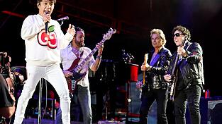 Nach mehr als 50 Jahren kündigt die US-Band Journey eine Abschiedstour an. (Archivbild) Nach mehr als 50 Jahren kündigt die US-Band Journey eine Abschiedstour an. (Archivbild)