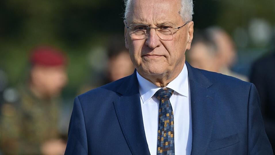 Bayerns Innenminister Joachim Herrmann k&uuml;ndigt f&uuml;r die Protestdemonstrationen von &bdquo;Gen Z regelt&ldquo; am Samstag eine &bdquo;starke Polizeipr&auml;senz&ldquo; an.
