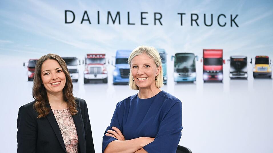 Sie wollen Daimler Truck profitabler machen: Chefin Karin Radström (rechts) und Finanzvorständin Eva Scherer (links). (Archivbild)