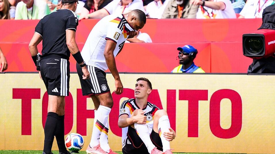 Nico Schlotterbeck verletzte sich beim 2:1 gegen die Elfenbeink&uuml;ste bei der WM (Archivbild)