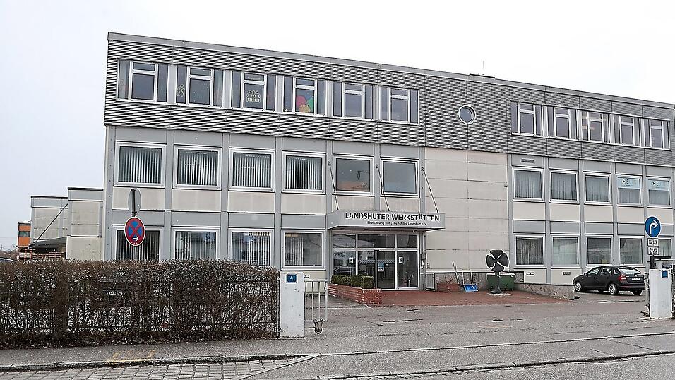 Die Lebenshilfe-Werkstatt in Altdorf soll am kommenden Montag ihren Betrieb wieder aufnehmen. Vorher müssen alle Mitarbeiter negativ getestet werden, bevor sie zur Arbeit kommen dürfen. Die Lebenshilfe-Werkstatt in Altdorf soll am kommenden Montag ihren Betrieb wieder aufnehmen. Vorher müssen alle Mitarbeiter negativ getestet werden, bevor sie zur Arbeit kommen dürfen.