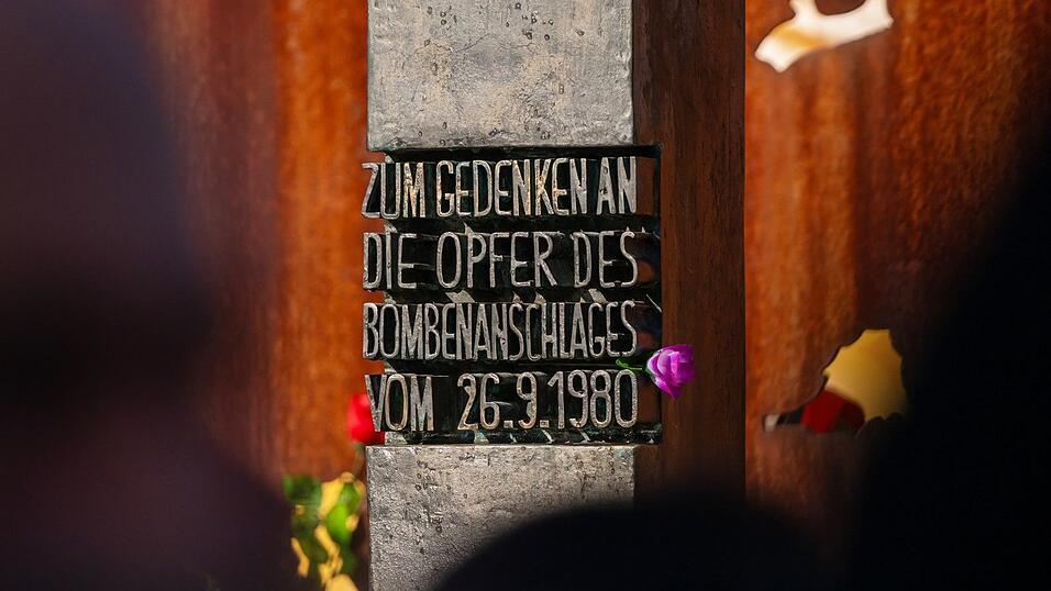 Wiesn-Einzug: OB Krause möchte am Erinnerungsort für die Attentat-Opfer von 1980 einen Halt einlegen. (Archivbild) Wiesn-Einzug: OB Krause möchte am Erinnerungsort für die Attentat-Opfer von 1980 einen Halt einlegen. (Archivbild)