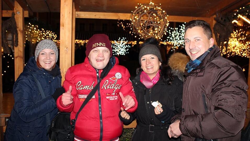 Der Christkindlmarkt und die Weihnachtspyramide geh&ouml;ren in der Adventszeit zu den beliebtesten Treffpunkten in Landshut.