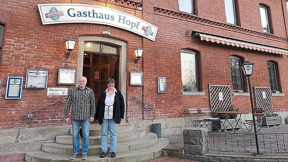 Josef und Sonja Hopf f&uuml;hren seit 2009 das Gasthaus.