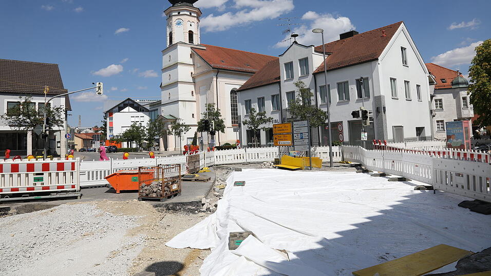 Großbaustelle mitten im Ort: Der erste Bauabschnitt betrifft unter anderem den Vollausbau der Kreuzung B15/B388. Großbaustelle mitten im Ort: Der erste Bauabschnitt betrifft unter anderem den Vollausbau der Kreuzung B15/B388.