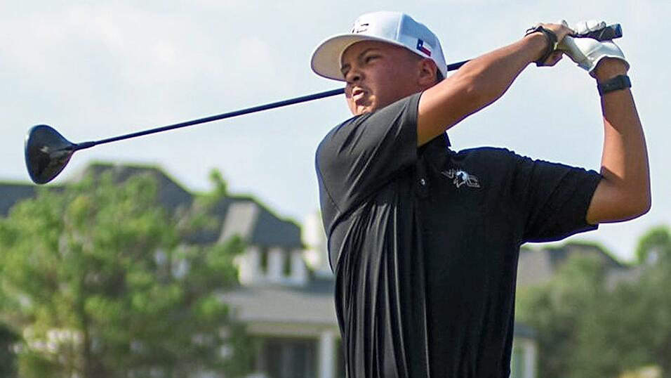 Früh übt sich: Michael Mayer wird mit sechs Jahren von einem Golftrainer entdeckt. Vor Kurzem sicherte er sich mit seiner Mannschaft den Deutschen Meistertitel. Früh übt sich: Michael Mayer wird mit sechs Jahren von einem Golftrainer entdeckt. Vor Kurzem sicherte er sich mit seiner Mannschaft den Deutschen Meistertitel.