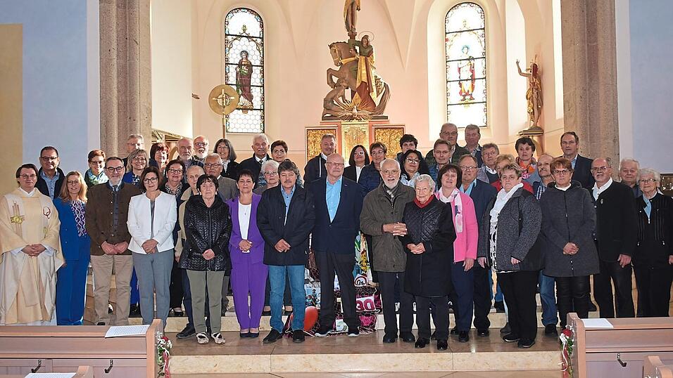 Die Ehejubilare des Jahres feierten am Sonntag gemeinsam Gottesdienst. Die Ehejubilare des Jahres feierten am Sonntag gemeinsam Gottesdienst.