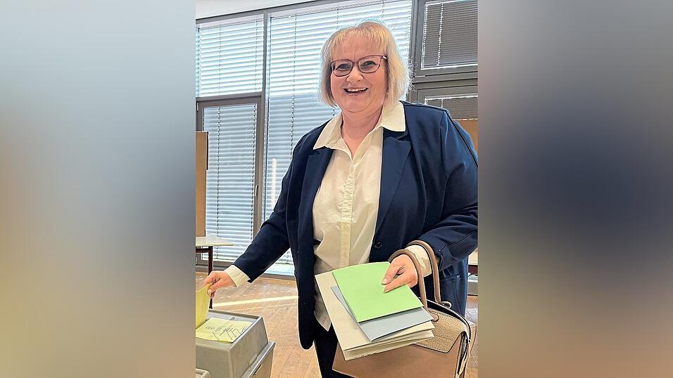 Am Vormittag hatte Monika Beham ihre Stimmen gut gelaunt abgegeben. Und auch am Abend ist sie mit Platz zwei zufrieden.