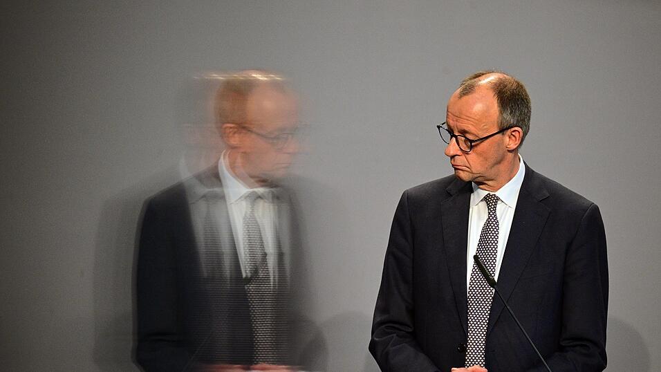 Der CDU-Chef und wahrscheinliche Bald-Kanzler Friedrich Merz hat Zweifel an der Erh&ouml;hung des Mindestlohns auf 15 Euro ge&auml;u&szlig;ert. Dies sorgt f&uuml;r &Auml;rger beim m&ouml;glichen Koalitionspartner SPD..