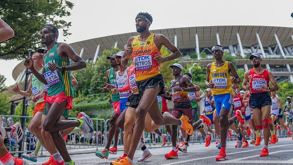 Marathonläufer Amanal Petros hat sensationell Silber geholt.