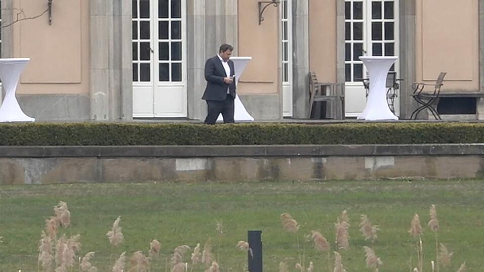 Finanzminister Klingbeil in der Villa Borsig, dem G&auml;stehaus des Ausw&auml;rtigen Amts am Tegeler See.