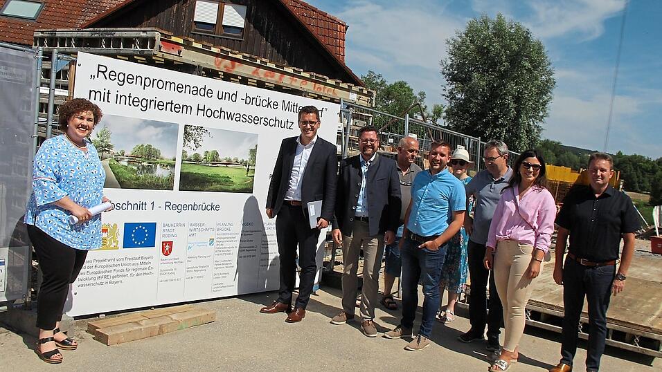 Macht sich für eine Verlängerung der Förderfrist stark: Europaabgeordneter Christian Doleschal (Zweiter von links) bei der Besichtigung der Brückenbaustelle in Mitterdorf, geführt von Bürgermeisterin Alexandra Riedl und begleitet von CSU-Mandatsträgern, allen voran MdL Dr. Gerhard Hopp (Dritter von links). Macht sich für eine Verlängerung der Förderfrist stark: Europaabgeordneter Christian Doleschal (Zweiter von links) bei der Besichtigung der Brückenbaustelle in Mitterdorf, geführt von Bürgermeisterin Alexandra Riedl und begleitet von CSU-Mandatsträgern, allen voran MdL Dr. Gerhard Hopp (Dritter von links).