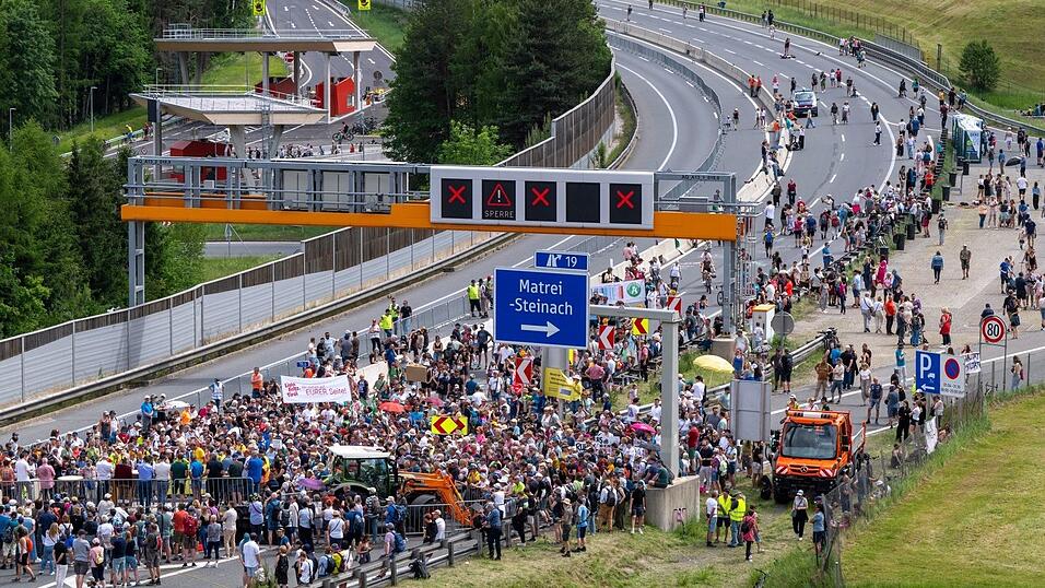 Ende Mai war mitten wegen einer Demo die Brenner-Autobahn von morgens bis abends gesperrt. (Archivfoto) Ende Mai war mitten wegen einer Demo die Brenner-Autobahn von morgens bis abends gesperrt. (Archivfoto)