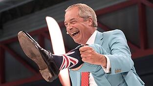 Der Vorsitzende von Reform UK, Nigel Farage, darf sich &uuml;ber einen Geldregen freuen.