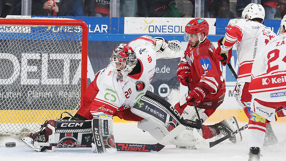 Die Landshuter zogen gegen die Eispiraten schon nach 13 Sekunden in Front. Und nach exakt 25:02 Spielminuten machte Angreifer Robert Kneisler (im roten Leiberl) das halbe Dutzend voll. Die Landshuter zogen gegen die Eispiraten schon nach 13 Sekunden in Front. Und nach exakt 25:02 Spielminuten machte Angreifer Robert Kneisler (im roten Leiberl) das halbe Dutzend voll.