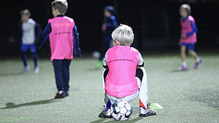 Sorgen im Nachwuchsbereich: Nach einigen alarmierenden Vorfällen in den vergangenen Wochen betont unter anderem Verbands-Jugendleiter Florian Weißmann: „Der Auslöser ist im Regelfall nicht auf dem Platz, es sind nicht unsere Kinder und Jugendlichen, die dort kicken.“ Sorgen im Nachwuchsbereich: Nach einigen alarmierenden Vorfällen in den vergangenen Wochen betont unter anderem Verbands-Jugendleiter Florian Weißmann: „Der Auslöser ist im Regelfall nicht auf dem Platz, es sind nicht unsere Kinder und Jugendlichen, die dort kicken.“
