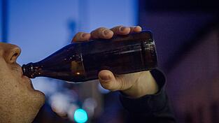 Sein st&auml;ndiger Alkoholkonsum brachte einen Dingolfinger am Donenrstag auf die Anklagebank des Landauer Amtsgerichts.