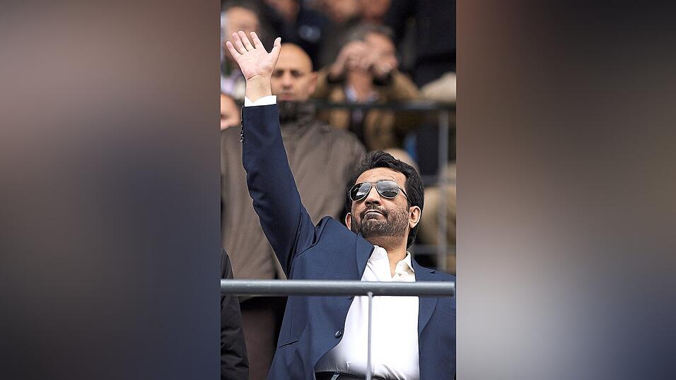 Scheich Abdullah Al Thani im Jahr 2012, als er noch eine Führungsrolle beim spanischen Fußballverein FC Málaga hatte - sein Sohn wurde jetzt am Airport in München festgenommen. Scheich Abdullah Al Thani im Jahr 2012, als er noch eine Führungsrolle beim spanischen Fußballverein FC Málaga hatte - sein Sohn wurde jetzt am Airport in München festgenommen.