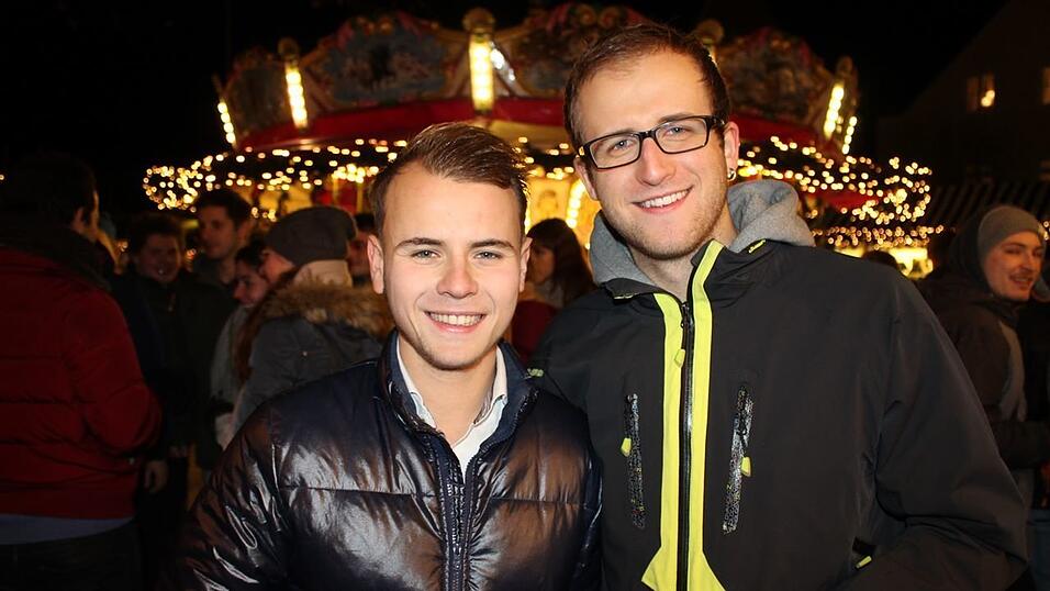 Am Donnerstagabend ist der Landshuter Christkindlmarkt eröffnet worden. Am Donnerstagabend ist der Landshuter Christkindlmarkt eröffnet worden.