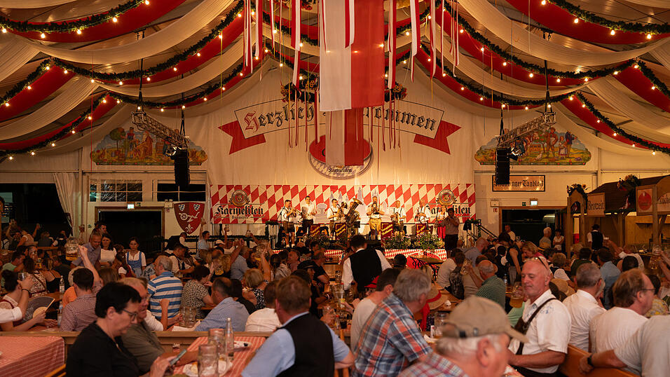 Die Partybilder vom Montag, 21. August 2023, aus dem Festzelt Greindl. Die Partybilder vom Montag, 21. August 2023, aus dem Festzelt Greindl.