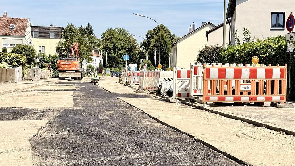 Die Gabelsbergerstra&szlig;e bekommt derzeit eine neue Wasserleitung und ist daf&uuml;r gesperrt. Um die Umleitungsstrecke nicht zu sehr zu belasten, ist der Isarsteg derzeit nur in eine Richtung befahrbar.